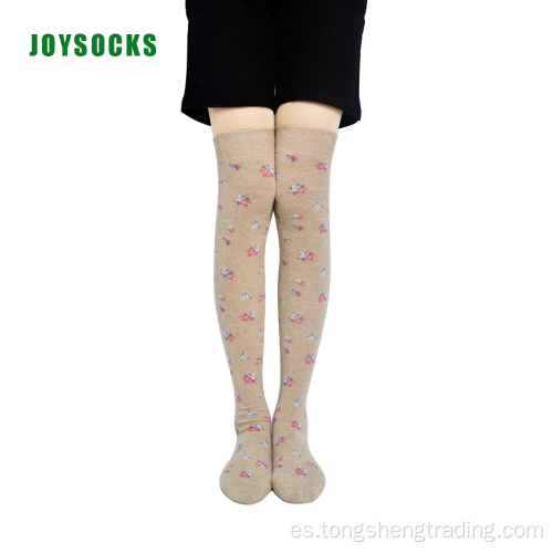 Largo antibacteriano sobre calcetines de algodón floral de la rodilla.
